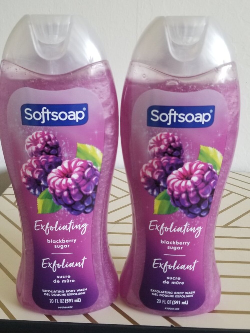 2 Bottles Softsoap Blackberry Sugar Exfoliating Body Wash Brand New Never used